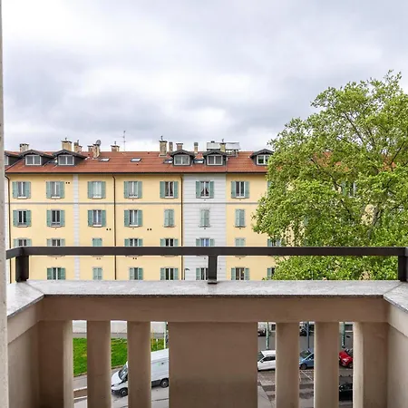 Farini Sola Design E Forest View Porta Nuova Apartament