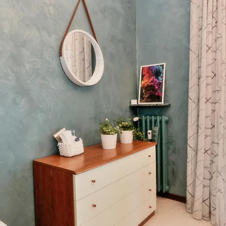 Homestay Shared With Alex, 5 Metro Stops From Train Station *