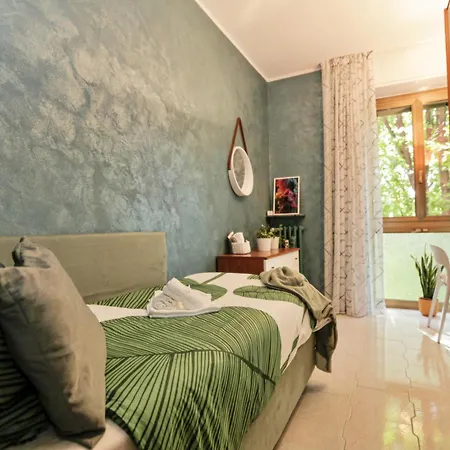 Homestay Shared With Alex, 5 Metro Stops From Train Station *