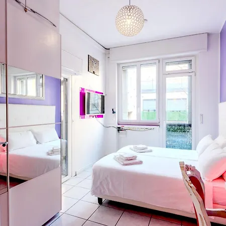 Stylish 8-bed Near Duomo Ideal For Groups Families With Terrace Garden Parking Vakantiehuis Milaan