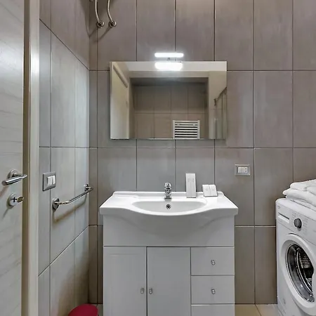 Daire Porta Venezia - Elegant Downtown