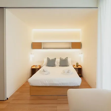 Gohost - Stylish 10 Min From Station Apartment *
