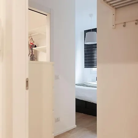 The Rent - Comfortable One-bedroom Near Porta Romana 아파트