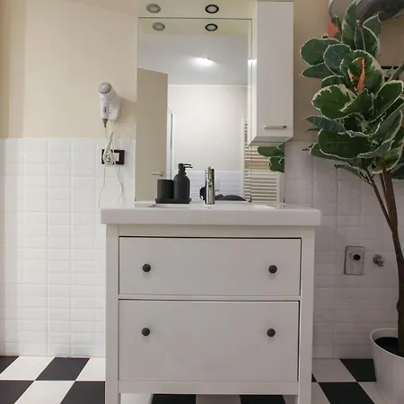 Station Spacious 2br Flat * מילאנו
