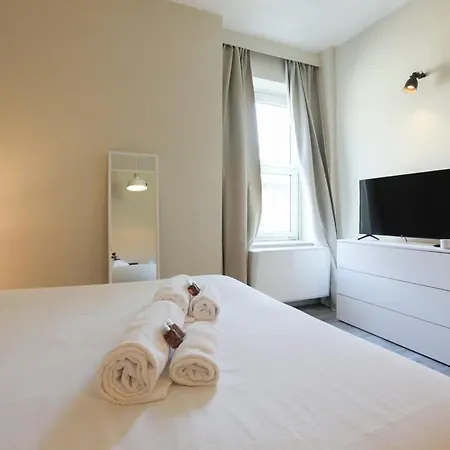 Station Spacious 2br Flat * מילאנו