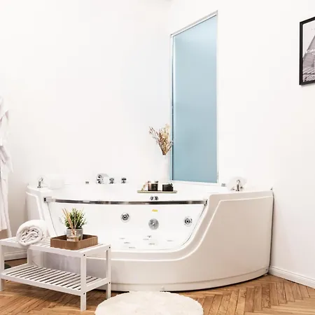Easylife - Cav104 Prestigioso Con Jacuzzi In Apartment