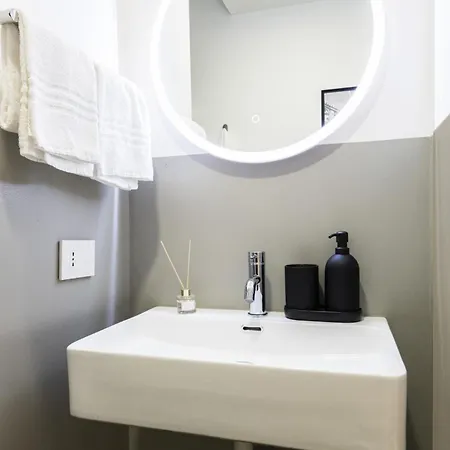 Easylife - Cav104 Prestigioso Con Jacuzzi In Apartment Milan
