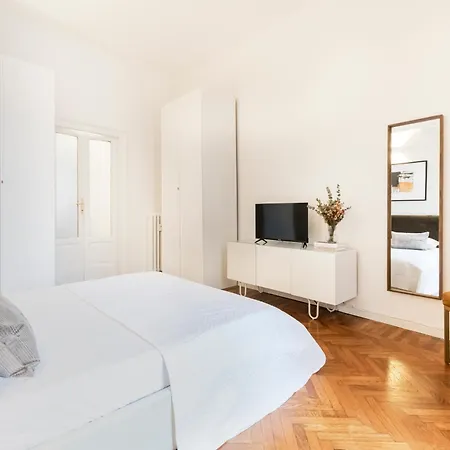 Spacious In Design District By Easylife * Milán