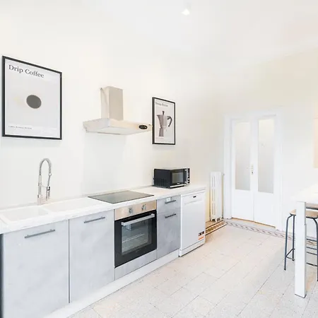 Spacious In Design District By Easylife Milano