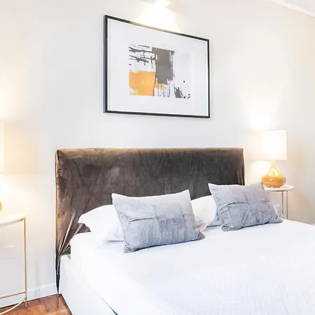 Spacious In Design District By Easylife