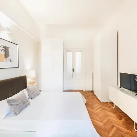 Spacious In Design District By Easylife *