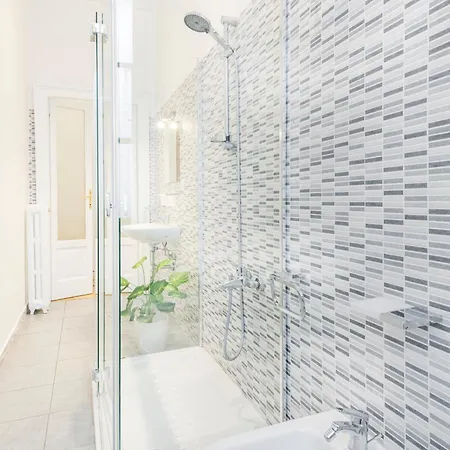 Spacious In Design District By Easylife * Milano