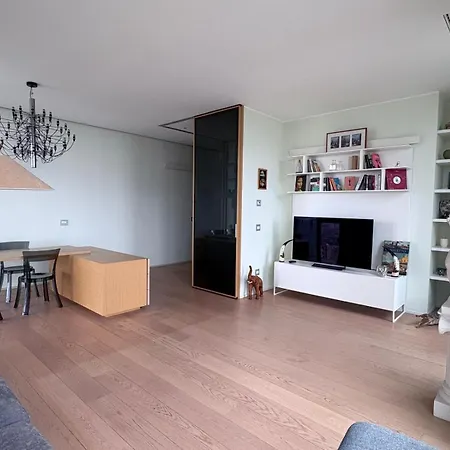 Elegant & Spacious In Solaria - View Daire Milano