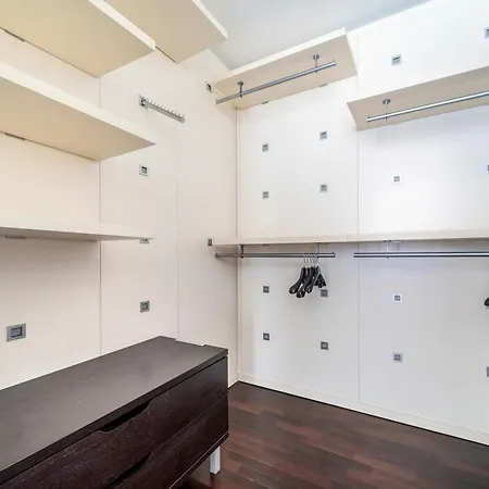 Red Lofty Milano - Fashion Week - Executive Loft - Private Parking