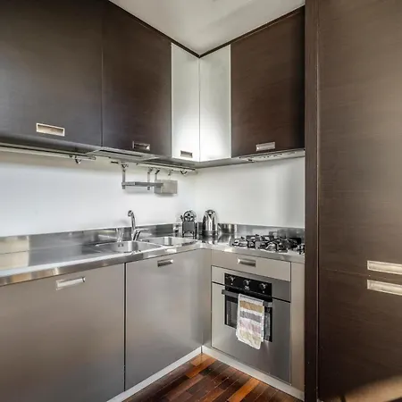 Red Lofty Milano - Fashion Week - Executive Loft - Private Parking Milano