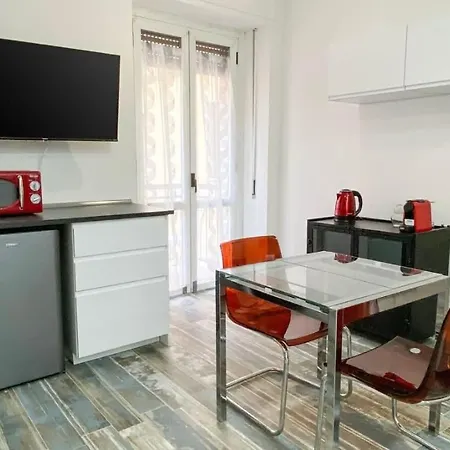 The Nomad's Nest - Near Station