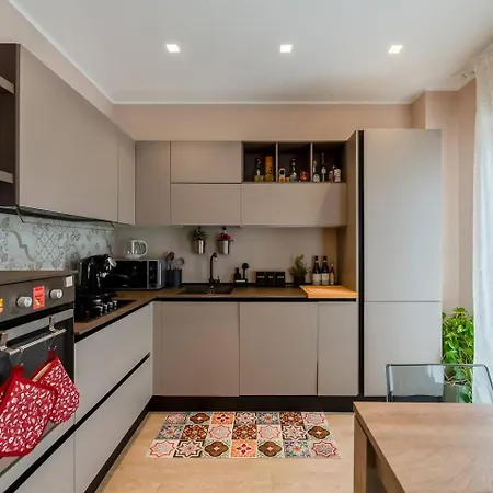 Attico - 2min Metro - Elegante With Ac