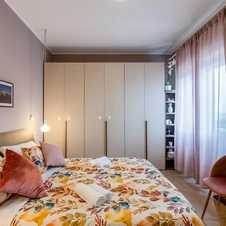 Attico - 2min Metro - Elegante With Ac