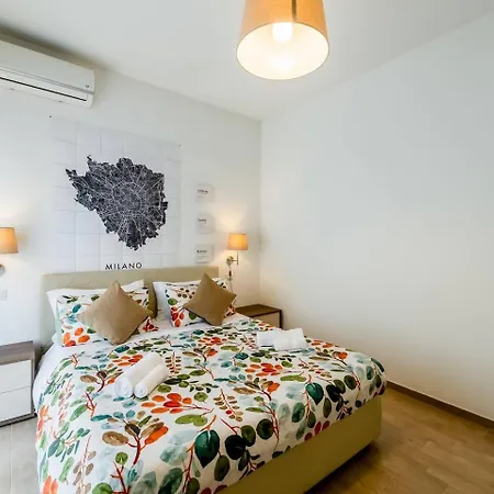 Attico - 2min Metro - Elegante With Ac Apartamento *