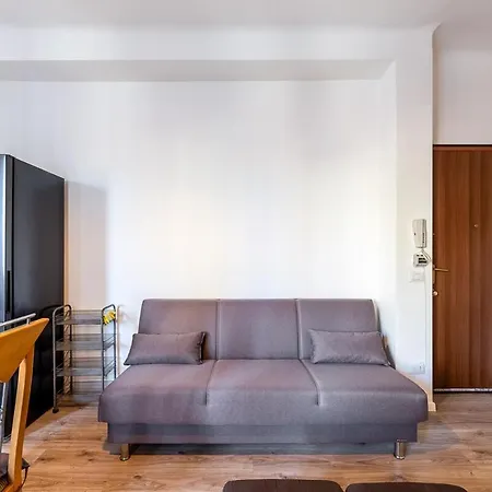 Spacious And Bright In Porta Vittoria