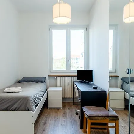 Spacious And Bright In Porta Vittoria Appartement