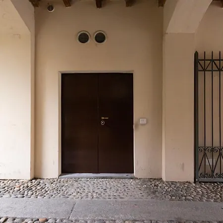 Flora 57 - Splendido Loft Nel Cuore Dei Navigli Apartamento Milão