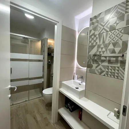 Mariposa Pta Venezia Via Menotti מילאנו