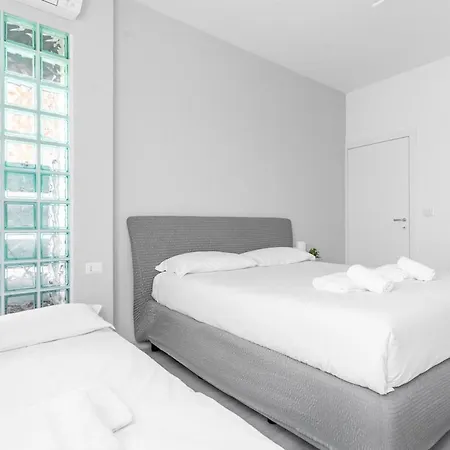 Comodo E Confortevole-sesto Piano Con Vista Apartamento