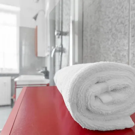 Comodo E Confortevole-sesto Piano Con Vista شقة