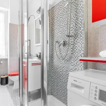 Comodo E Confortevole-sesto Piano Con Vista *