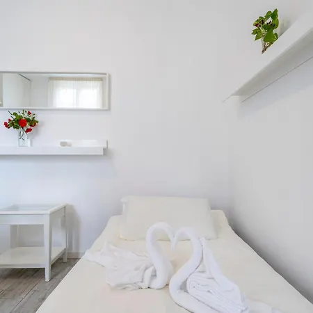 Daire Duomo 15' - 5' From Station With Wifi And A-c