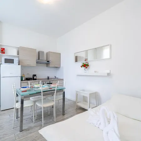 Duomo 15' - 5' From Station With Wifi And A-c