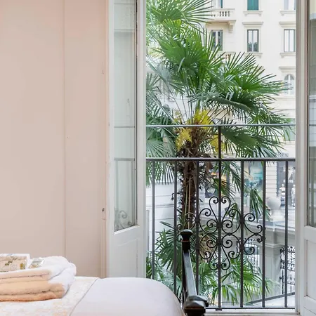 Elegant - Central, 10 Min To Duomo Apartment *