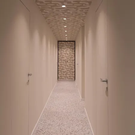 Apartmán Gino - Metro M1 - Rembrandt 45 *