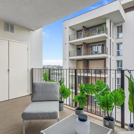 Airy With Balcony & Garage By Ndp Rent ميلان
