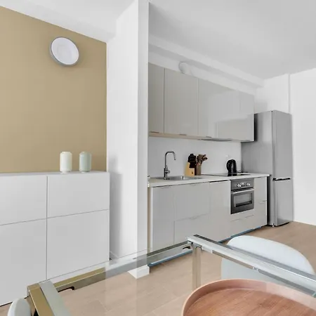 Airy With Balcony & Garage By Ndp Rent