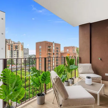 Airy With Balcony & Garage By Ndp Rent * ميلان