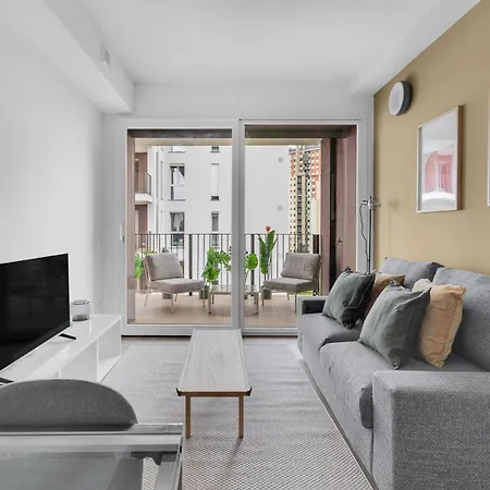 Airy With Balcony & Garage By Ndp Rent شقة