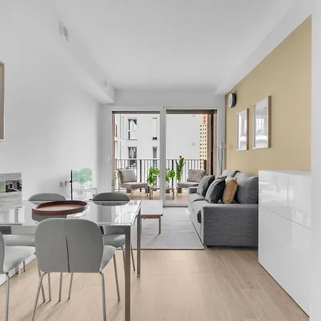 Airy With Balcony & Garage By Ndp Rent * ميلان