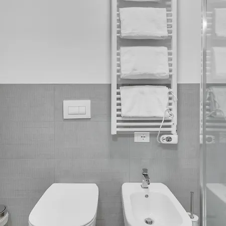شقة Airy With Balcony & Garage By Ndp Rent ميلان