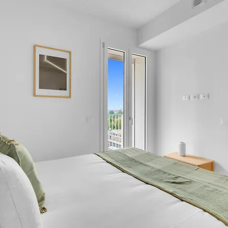 Airy With Balcony & Garage By Ndp Rent شقة *