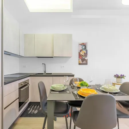 Apartment Bilocale Vicino Tram 2, Smart Tv E Internet Veloce *