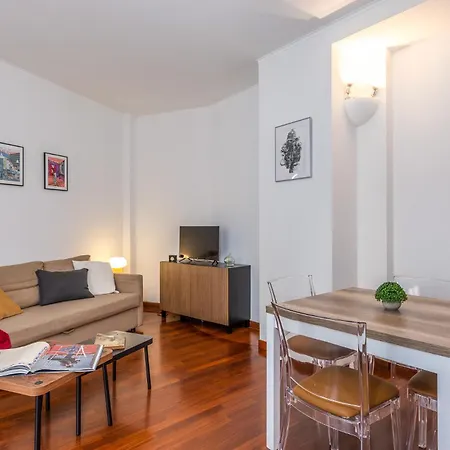 Flat In Center With Terrace, Near Garibaldi Fs דירה *