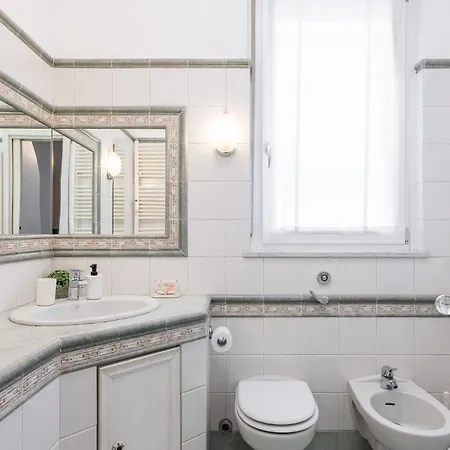 Flat In Center With Terrace, Near Garibaldi Fs