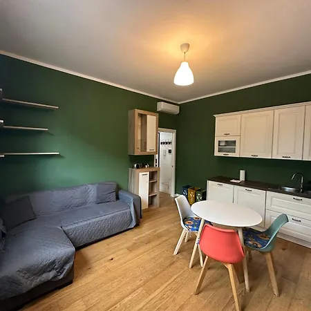 Metro Famagosta - Modern Free Wifi & Parking