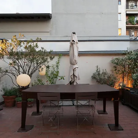 Cathedral - Beautiful Penthouse With Terrace شقة ميلان