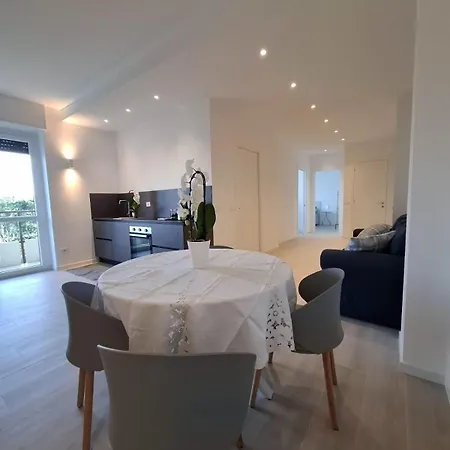 Raffinato Trilocale In Zona Centro *