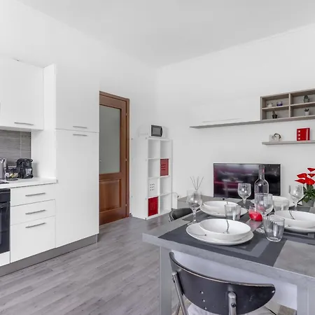 Апартаменты Luxury Dream - Duomo 10min Free Fast Wi-fi And Ac Train Station Porta Vittoria 290mt *
