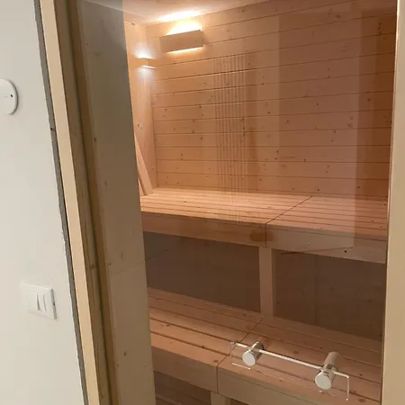 Apartment Varanini Luxury Double Bedroom Two And Sauna Milan