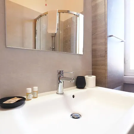 Mila Pinaroli * Mailand